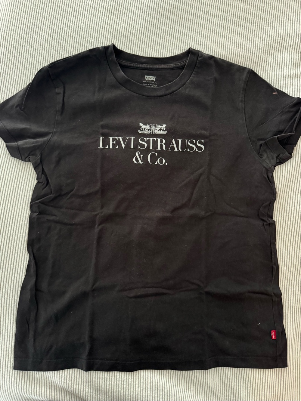 Levi’s reflective logo tee